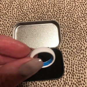 Groove thin solid snow ring.